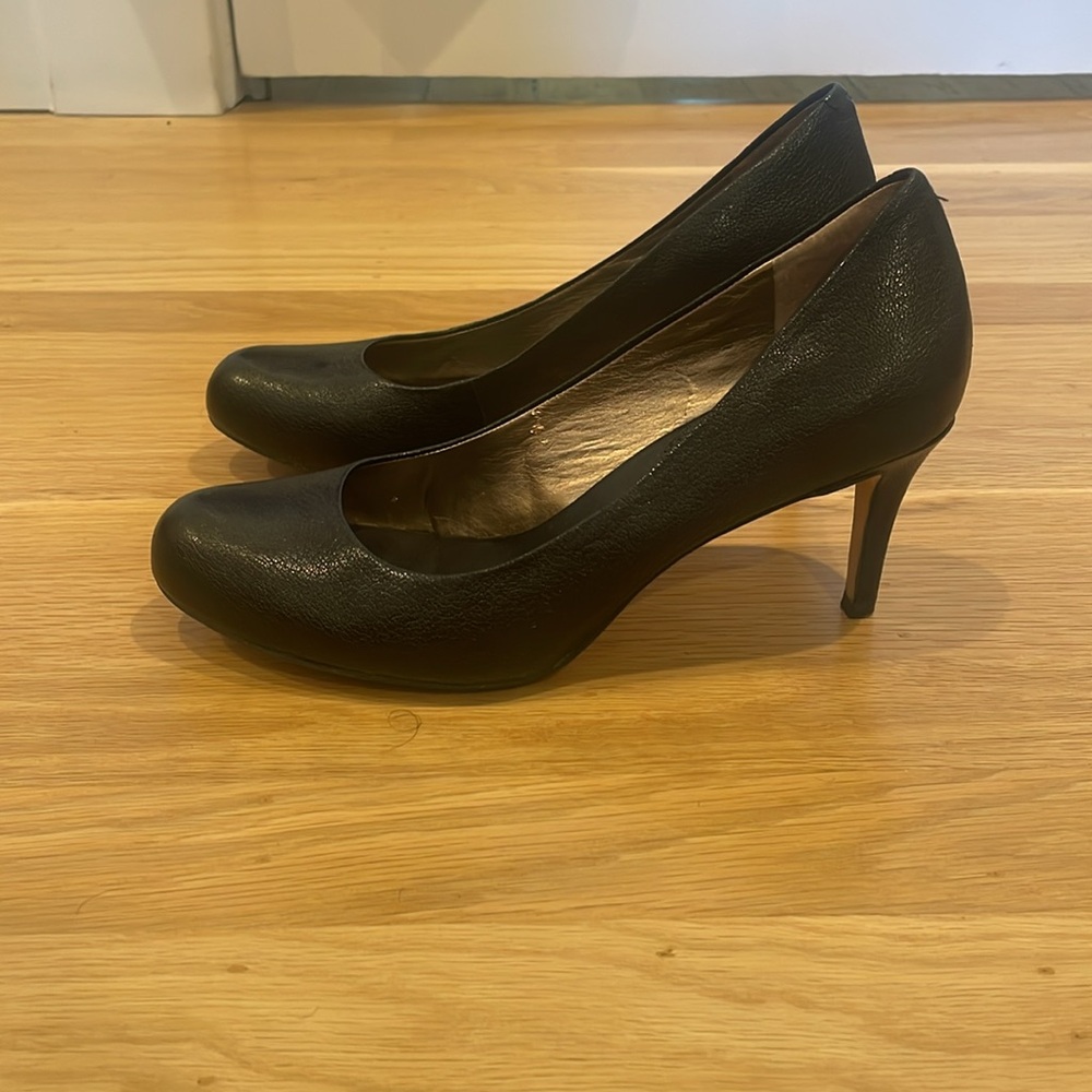 Size 8 Jenna Black Leather Women's Pumps